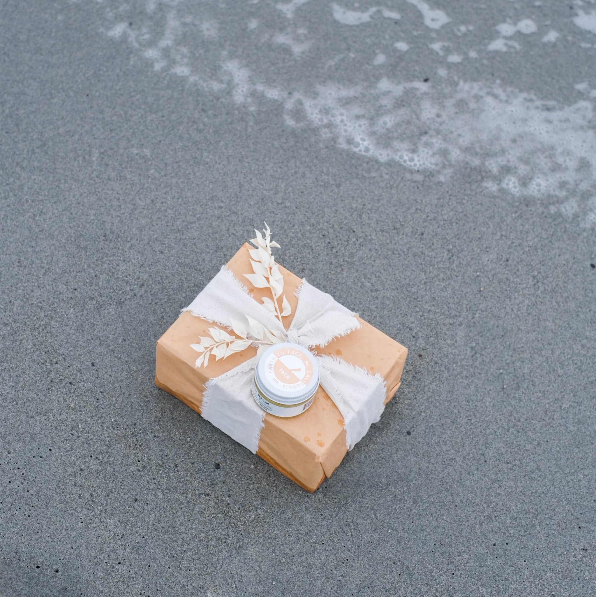 Earth Tu Face - Face Balm + Mother of Pearl Spoon