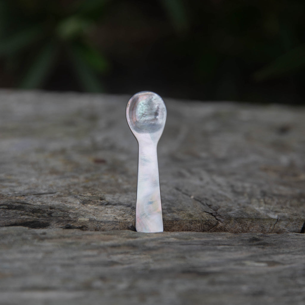 Earth Tu Face - Leaves & Wood Solid Perfume Balm + Mother of Pearl Spoon