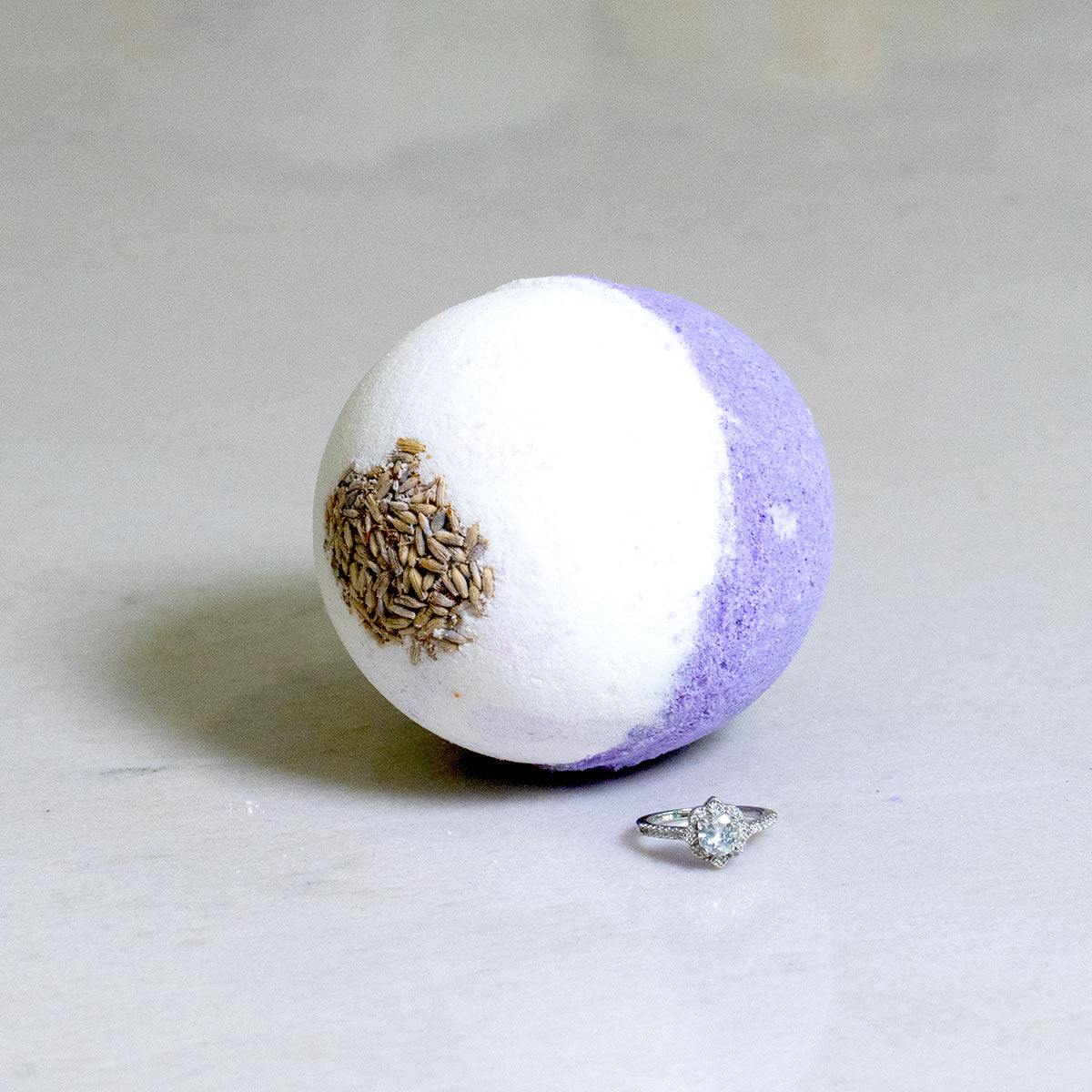 JewelScent - Dreamy Lavender 10oz Jewelry Bath Bomb