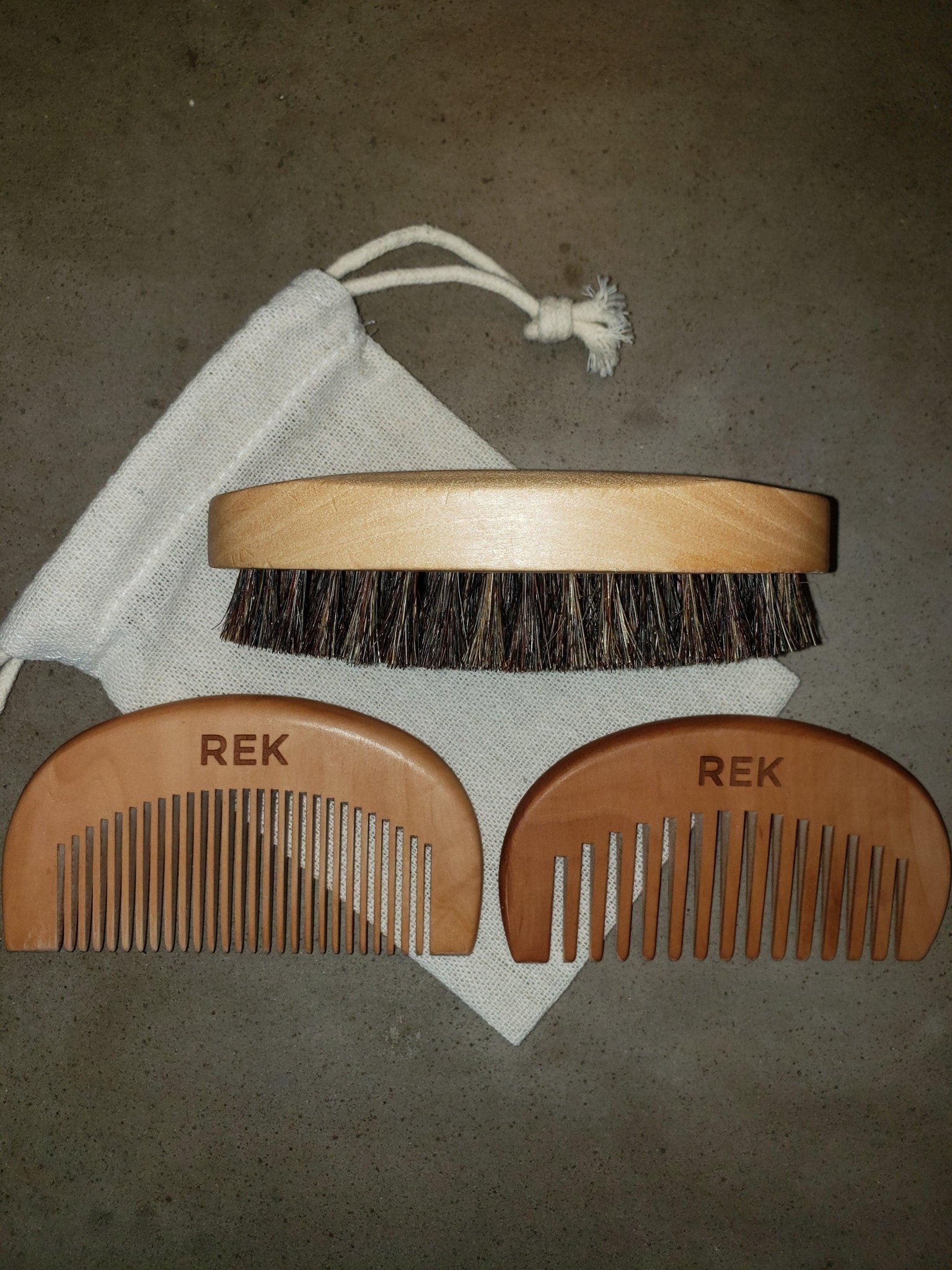 REK Cosmetics - Beard Brush and Comb Kit